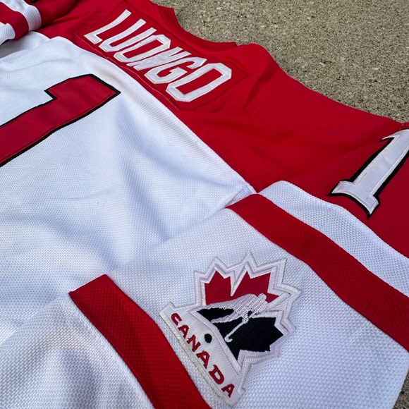 2010 Vancouver Olympics Team Canada Nike Hockey Jersey - Picture 4 of 8